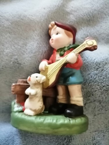 Porzellan figur kleiner - figur:, junge