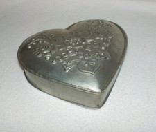 Zinndose mit Deckel, Herzform Schmuckdose / Deckeldose mit Blumenmuster 95% Zinn