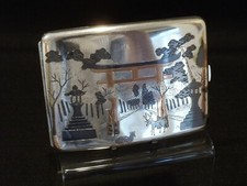 JAPANISCHE LATE MEIJI STERLINGSILBER ZIGARETTENHÜLLE MIT NIELLO DEKORATION C1900