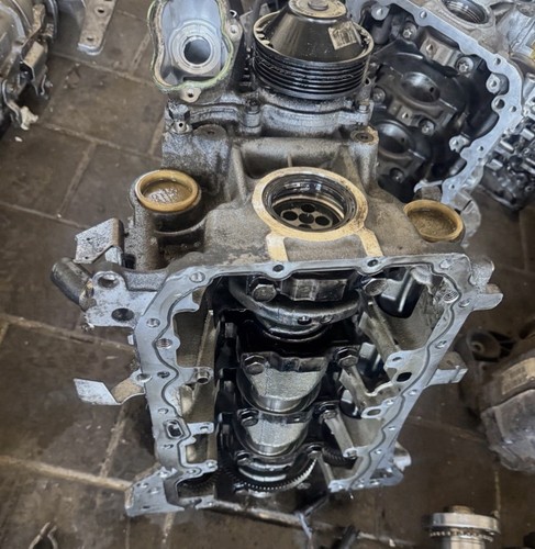 Motorblock mit kurbelwelle - motorblock,