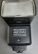 Blitzgerät für Nikon SLR + Adapter für DSLR / Soligor 42 DS Dedicated LCD