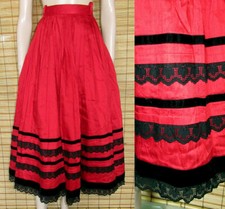 ROT/SCHWARZER TRACHTENROCK -