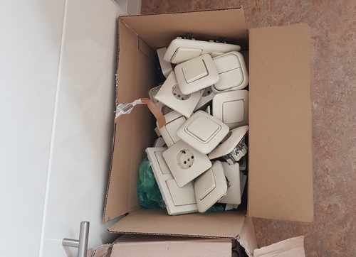 Kiste mit alten ausgebauten