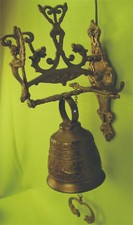 Alte große Messing Tür Glocke Wandglocke Haustürglocke mit Kettenzug und Putte