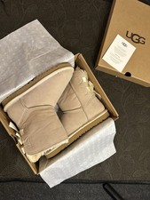 UGG Boots mit Schleife –