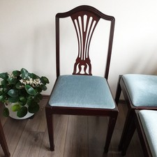 4 Antike Esszimmerstühle