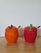 Vintage Keramik Erdbeere und Orange Einmachgläser mit Löffeln 2er Set