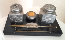 Alte asiatische Schreibtischgarnitur Schreibset Asien Tintenfass Feder Drachen