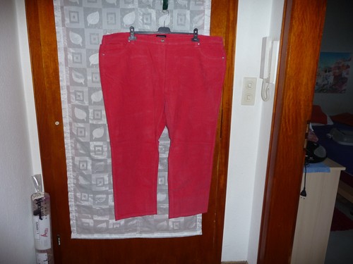 Cordhose mit dekorativen