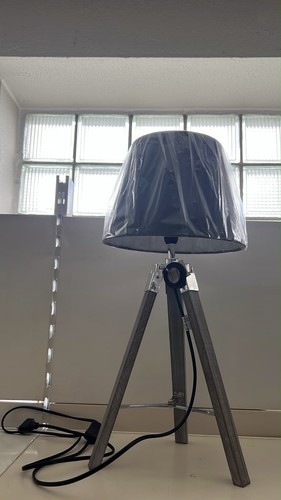 Moderne dreibein tischlampe - moderne, dreibein-tischlampe