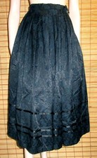 BLAUER GEMUSTERTER