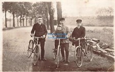 Foto-AK Männer Kind Fahrrad Fahrräder evtl. Hagen Westfalen ??? um 1918 