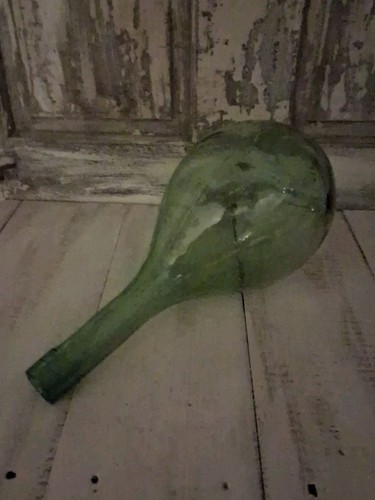 Antike liegende weinflasche - liegende,