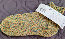 Handgestrickte Socken aus