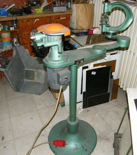 Schlittschuhschleifmaschine mit Staubfang + neue Schleifscheibe funktionstüchtig