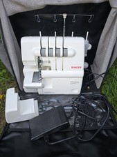 SINGER 14U554 Overlock-Nähmaschine mit Fußschalter 