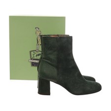 Miss L-Fire, Stiefeletten