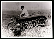 Fotografie 2.WK, Meister Kirschbaum im NSU-Kettenkrad Sd. Kfz bei Gelände-Testf 