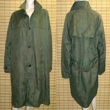 GRÜNER REGENMANTEL - RAINCOAT