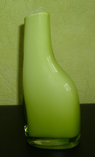 Glas Vase grün asymmetrisch Hand Made Höhe 19 cm Breite oben 2,5 cm Ikea oval
