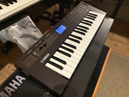 Yamaha reface keyboard - fm,