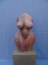 weiblicher Torso aus Keramik