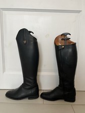 Schwarze Lederreitstiefel mit