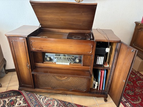 Vintage musiktruhe aus holz - vintage,