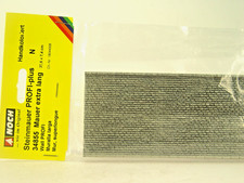 Bruchsteinmauer m. Sims u