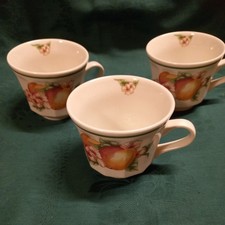 3 Churchill Tassen, feines  Geschirr Staffordshire England 