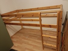 Hochbett mit Lattenrost und Rutsche