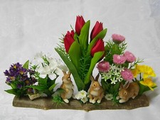 Ostergesteck künstlich mit 3 Hasen auf Holz-Ast, Seidenblumen, Frühling