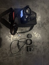 Canon EOS 2000D DSLR Kamera mit 18–55mm Objektiv + Zubehörpaket