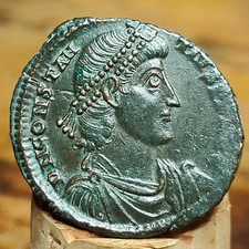 Constantius II Maiorina mit