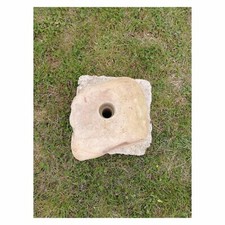 Granit Quellstein mit Bohrung