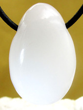 JADE   weiss   Edelstein