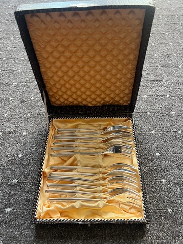 Teiliger besteckkasten mit - 12,