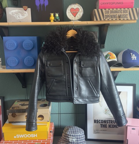 Kurze kunstlederjacke mit - kurze,
