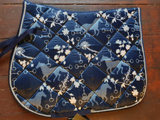 HKM Vielseitigkeits-Schabracke dunkelblau mit hellen Motiven