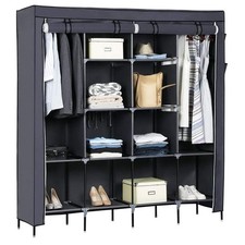 Kleiderschrank aus robustem