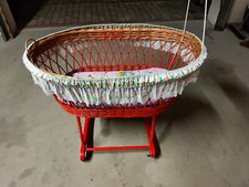 Kinderwiege Gestell gedrechselt Rollen, Korb  altes Kinderbett  50 - 70 Jahre