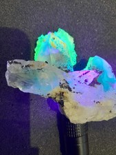 Hyalith auf Quarz Fluoreszenz UV-grün aus Erongo,Namibia