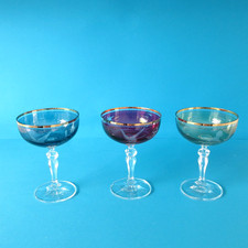 Sektschalen 3 Stk. Champagnerglas mit Vogelmotiv Goldrand Blau Rot Grün Überfang