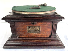Victor III (3) Phonograph
