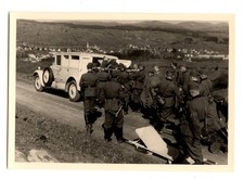 Foto Wehrmacht Rotes Kreuz  Krankentransporter Verwundete; Deutschland (?)
