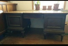 Imposanter Schreibtisch Groß