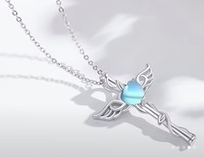 Moderne Kreuzhalskette mit