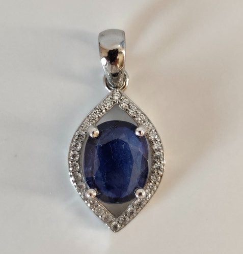 Saphir edelstein anhänger aus - saphir-edelstein-anhänger,