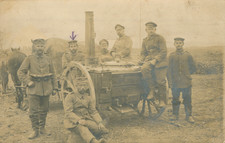 Soldaten an der Feldküche