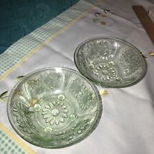 2 Stück alte dezent grüne